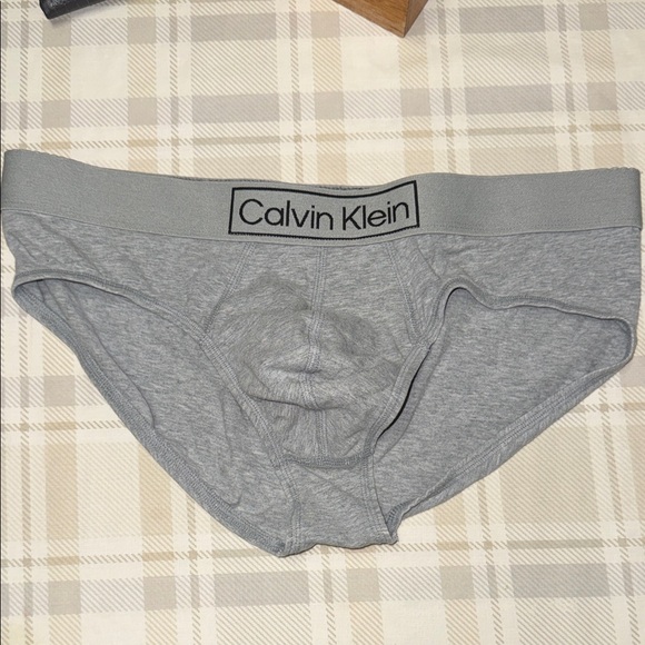 Calvin Klein Men's Light Gray Briefs - Picture 1 of 3